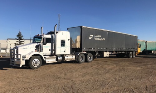 Curtain Side Flatbed with Forklift for Self Loading/Unloading